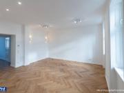 Prachtvoll sanierte 3 Zimmerwohnung im Stilaltbau