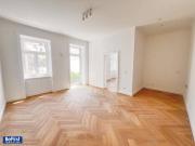 Prachtvoll sanierte Balkonwohnung ruhige Hofgartenlage