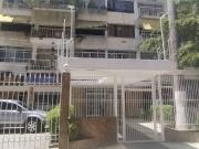 Practico y espacioso Apartamento en Alquiler en Los...
