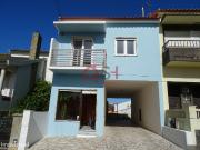 Prdio com 2 Apartamentos + Loja + Arrecadao Santa Cruz