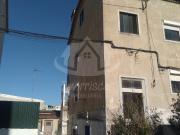 Prdio de 4 andares no centro de Almada