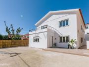 Prdio residencial de 6 apartamentos, em Sintra Colares,...