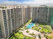 |% 3 Bedroom Pre selling Condo and RFO in Acacia...
