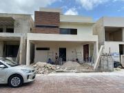 PRE VENTA CASA EN VIA CUMBRES 310m2 DE TERRENO y 431m2...