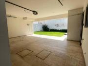 OPORTUNIDAD. RESIDENCIA CON ALBERCA Y JARDIN. FRAC....