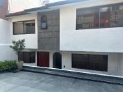 Preciosa casa, amplia y actual en Paseos del Bosque