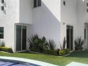 PRECIOSA CASA CON ALBERCA SEGURIDAD 24 HORAS