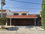 Preciosa Casa Con Amplio Jardín, Muy Cerca Del Club...