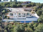 PRECIOSA CASA CON VISTAS AL MAR EN LA URBANIZACIÓN...