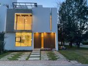 PRECIOSA CASA CONTEMPORÁNEA EN ESQUINA,JUNTO A ÁREA VERDE