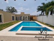 PRECIOSA CASA DE 1 NIVEL CON ALBERCA Y AMPLIO JARDIN EN...