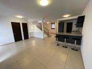 PRECIOSA CASA DE 3 NIVELES CON SALÓN DE JUEGOS GRAN...