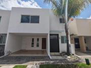 Preciosa casa de 3 recámaras en Fraccionamiento...