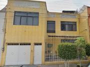 PRECIOSA CASA DE DOS NIVELES, CON UNA EXCELENTE UBICACIÓN