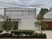 PRECIOSA CASA DE DOS NIVELES, CON UNA EXCELENTE UBICACIÓN