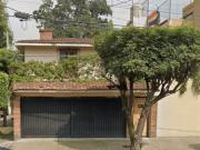 PRECIOSA CASA DE DOS NIVELES, CON UNA EXCELENTE UBICACIÓN