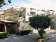 PRECIOSA CASA DE DOS NIVELES, CON UNA EXCELENTE UBICACIÓN