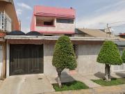 PRECIOSA CASA DE DOS NIVELES, CON UNA EXCELENTE UBICACIÓN