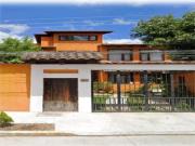 PRECIOSA CASA DE DOS NIVELES MUY CERCA DEL DEPORTIVO SAN...