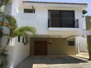 PRECIOSA CASA DENTRO DE EXCLUSIVO CONDOMINIO EN...