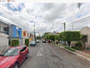 PRECIOSA CASA DOS PLANTAS EN LOMAS DE ZAPOPAN. ¡OPORTUNIDAD!