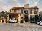 Preciosa casa en Bosque Real