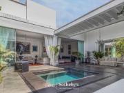 Preciosa casa en calle tranquila en la zona residencial...