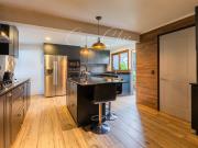 Preciosa casa en condominio, cocina renovada y piscina