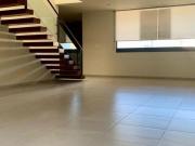 Preciosa casa en fracc. residencial al norte de León con...