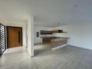 | Preciosa casa, en renta. |