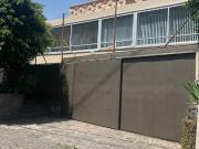 Preciosa Casa en Renta en calle con vigilancia