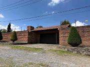 PRECIOSA CASA EN VENTA CON MUCHO JARDIN en Cacalomacan