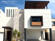 PRECIOSA CASA EN VENTA CON ROOF GARDEN EN PRIVADA
