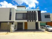 Preciosa casa en venta en Altos Juriquilla