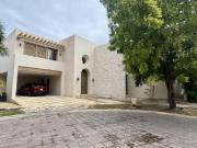 Preciosa casa en venta en el Yucatán Country Club