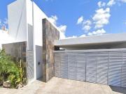 PRECIOSA CASA EN VENTA EN MONTEBELLO MERIDA, YUC