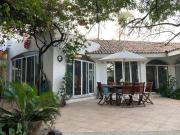 Preciosa casa en venta en un nivel en zona norte de...