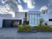 PRECIOSA CASA EN VENTA EN VILLA MAGNA, LOMAS COUNTRY!