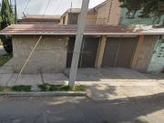 PRECIOSA CASA EN VENTA UBICADA EN LA ROSA, HEROICA...