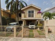 PRECIOSA CASA EN VENTA UBICADA EN LOMAS DE LA AURORA,...