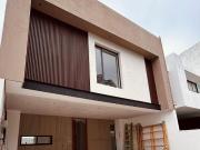 Preciosa Casa en Zona Esmeralda