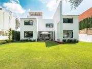 PRECIOSA CASA EN ZONA ESMERALDA