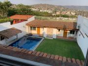 PRECIOSA CASA IMPECABLE VIGILANCIA CON ACCESO CONTROLADO...