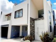 PRECIOSA CASA PARA VIVIR EN UNA DE LAS MEJORES ZONAS DE...