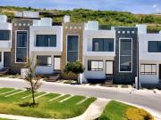 Preciosa Casa Premium Frente a Area verde Muy Amplia...