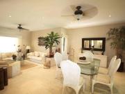 Preciosa casa sin muebles, con alberca y jardín, en...