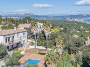 Preciosa casa soleada con jardín y piscina en venta en...