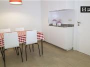 Preciosa habitación con balcón en alquiler en un...