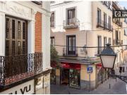 Preciosa habitación con cajonera en piso de 8...