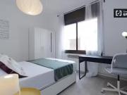 Preciosa habitación en el apartamento de 7 dormitorios... Preciosa habitación en el apartamento de 7 dormitorios...